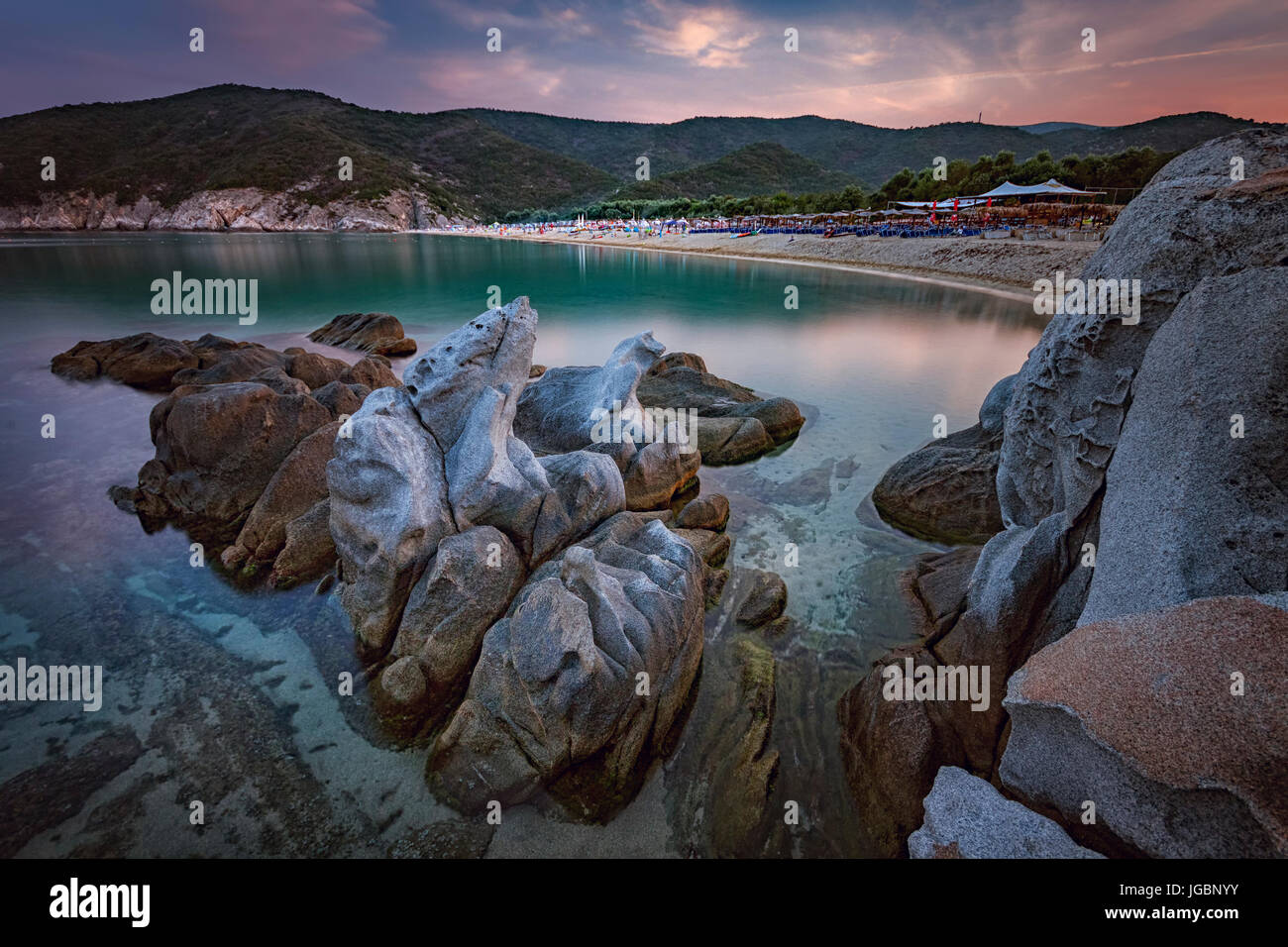 La plage de Kalamitsi, Thalatta camp à Sithonia, Halkidiki, Grèce Banque D'Images