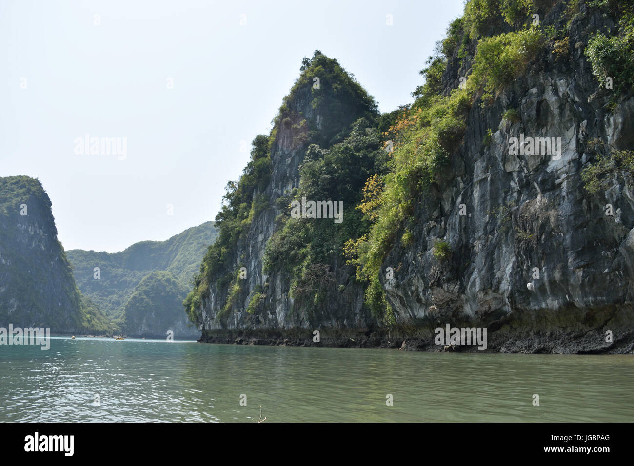 Kayak dans Ha Long Bay Banque D'Images