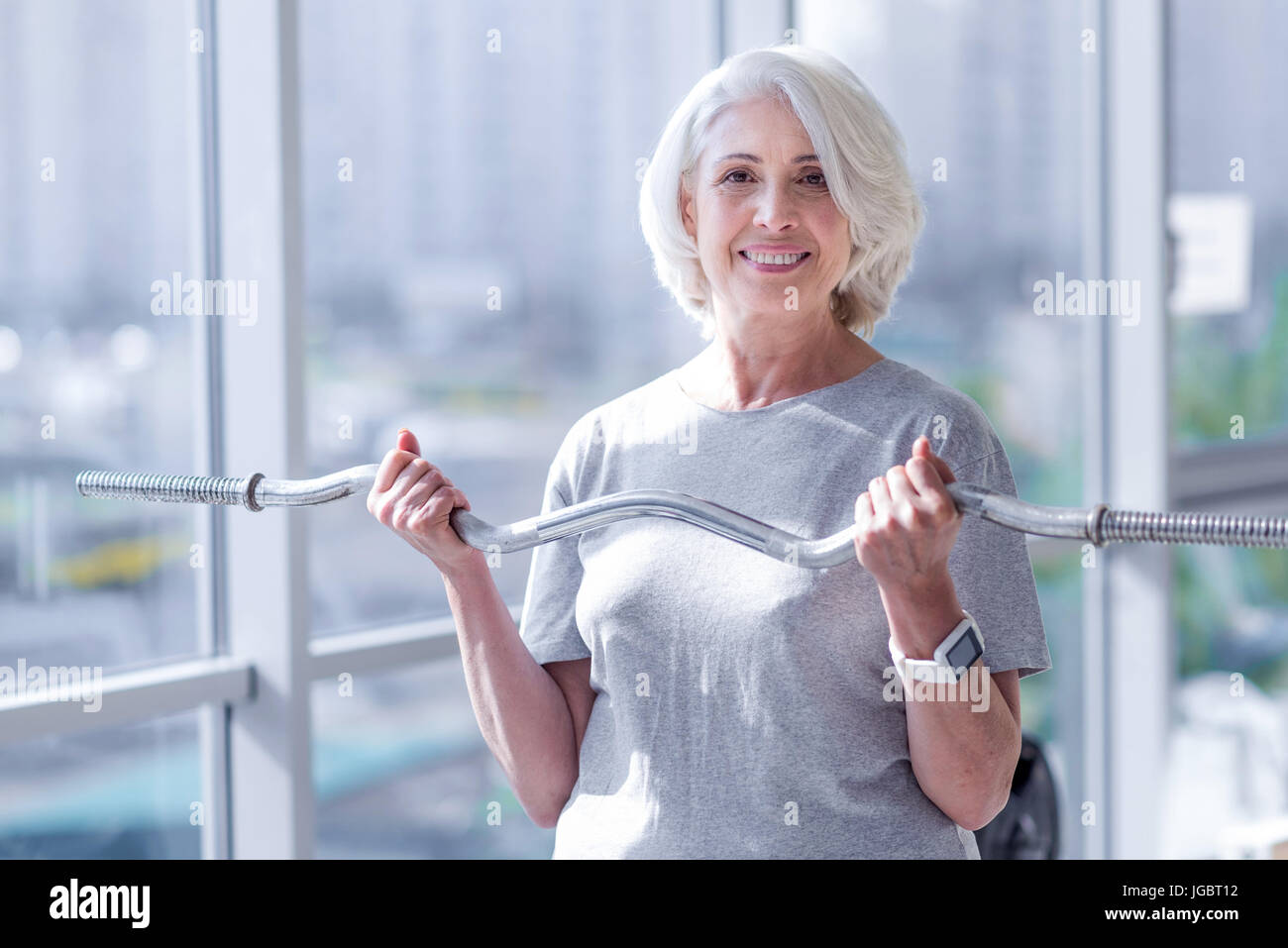 Senior woman exercising with bar fitness Banque D'Images
