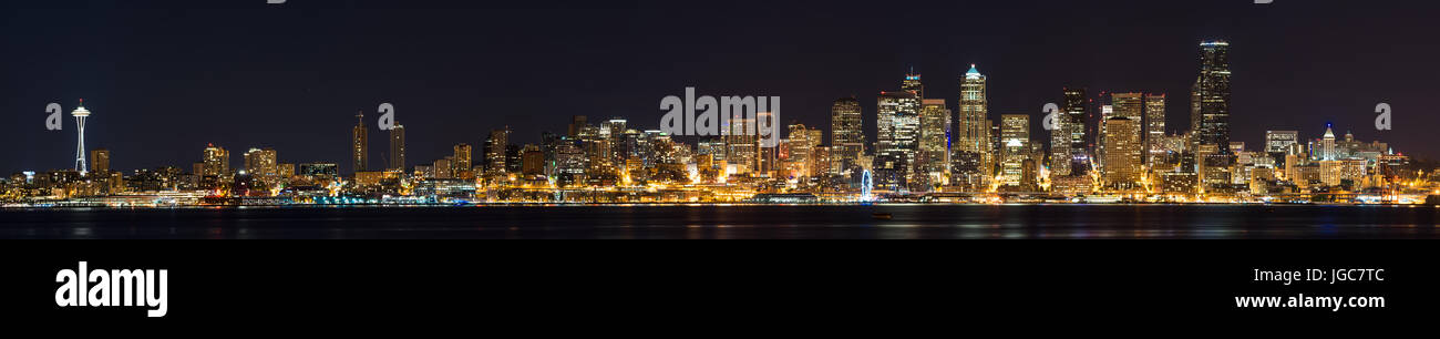 Seattle Skyline Nuit de Seacrest Park Banque D'Images