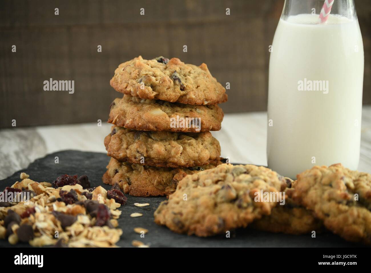 Cookies-Chocolate Mélange de copeaux, d'avoine et noix - cuisson délicieuses gâteries pour collation ou dessert Banque D'Images