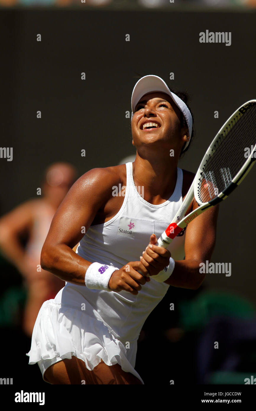 Londres, Royaume-Uni. 05 juillet, 2017. Heather Watson de Grande-bretagne en action au cours de son deuxième tour à Wimbledon contre Anastasija Sevastova de Lettonie Crédit : Adam Stoltman/Alamy Live News Banque D'Images