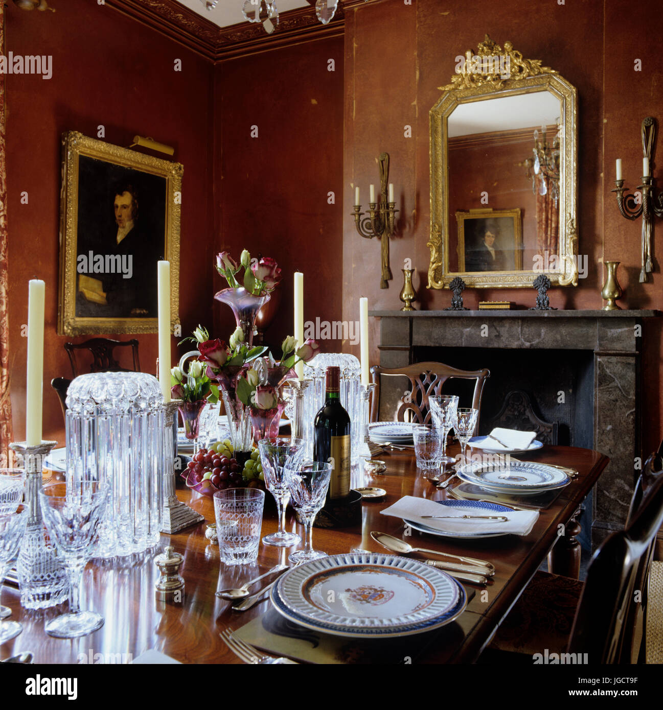 Set table par cheminée Banque D'Images