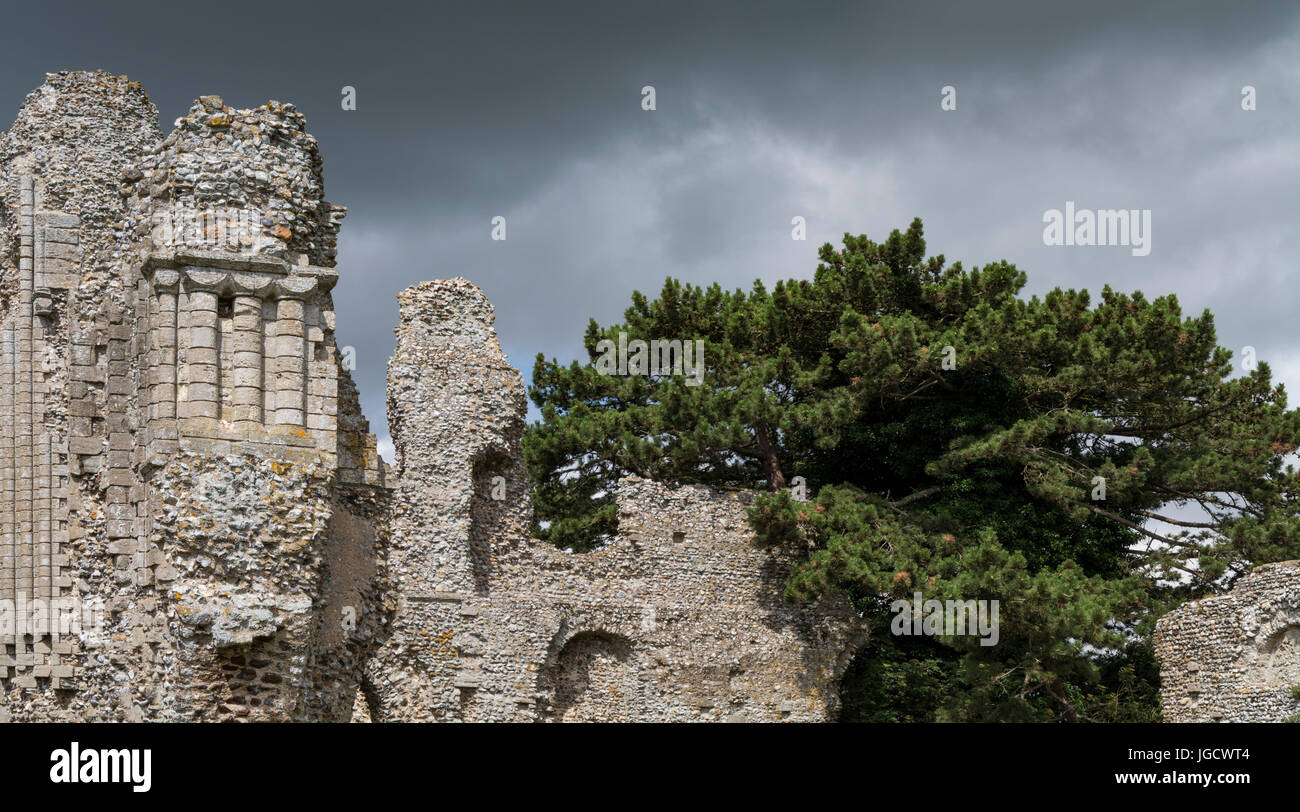 L'image spectaculaire de binham prieuré contre un ciel maussade, Norfolk, Angleterre Banque D'Images