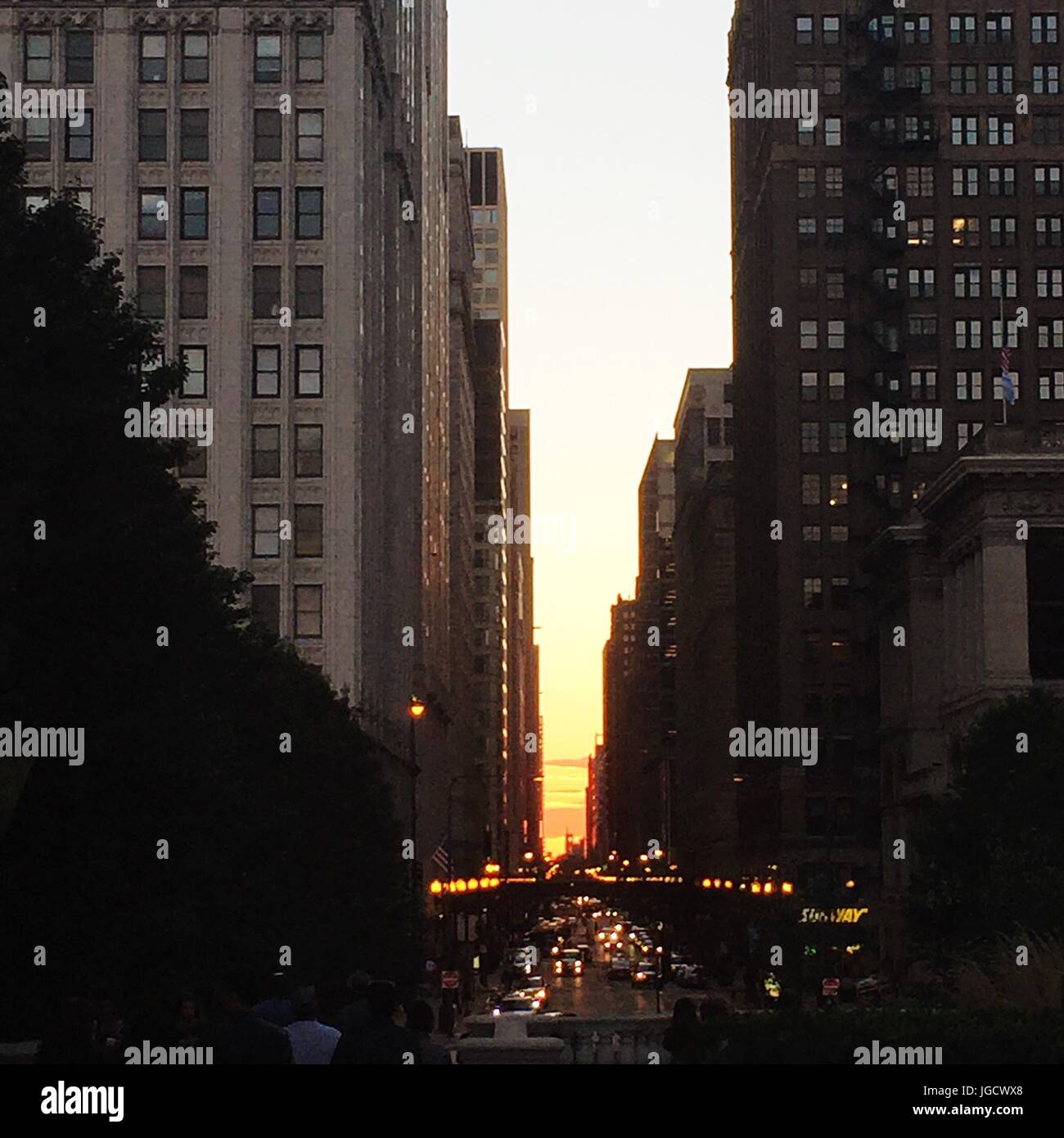 Coucher de soleil derrière les bâtiments à Chicago Banque D'Images