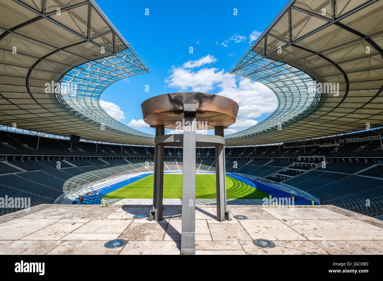 Vue de l'intérieur de l'Olympiastadion (stade Olympique) à Berlin, Allemagne Banque D'Images