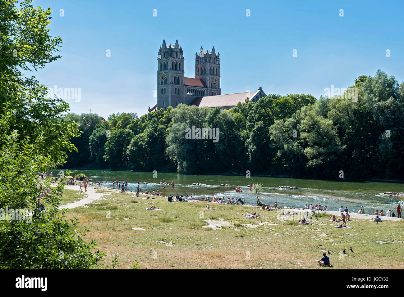 La vie de la rivière Isar - München, Allemagne Banque D'Images