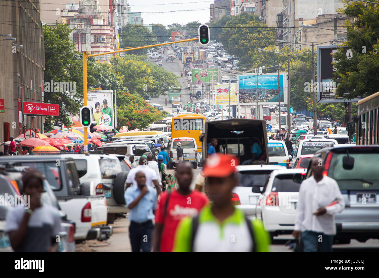 Rues animées à Maputo, Mozambique Banque D'Images