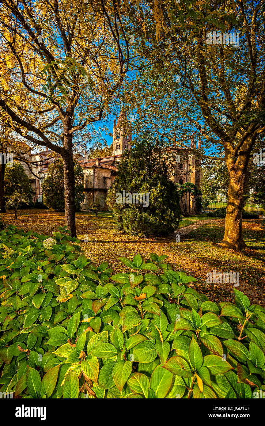 Italie Piémont Buttigliera Alta Sant'Antonio di Ranverso Precettoria cloître et jardin Banque D'Images