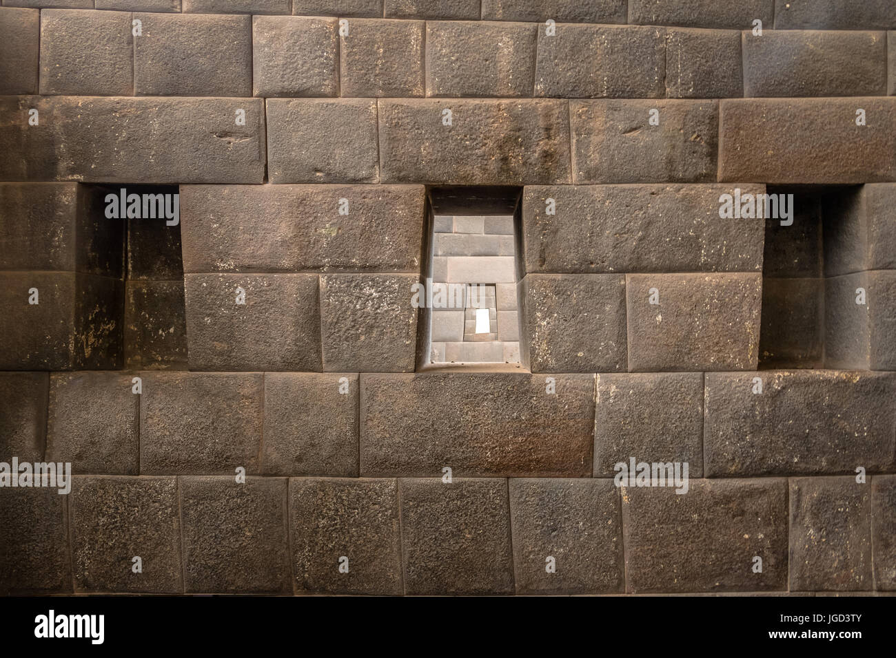 Les trois fenêtres trapézoïdales et mur Inca Temple à Arc-en-ciel de Qoricancha Inca Ruins - Cusco, Pérou Banque D'Images