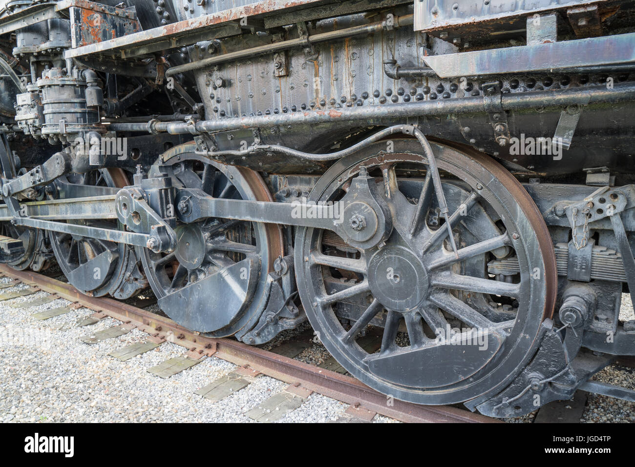 Acier et fer rouillé les roues motrices de la locomotive d'un train à vapeur. Banque D'Images