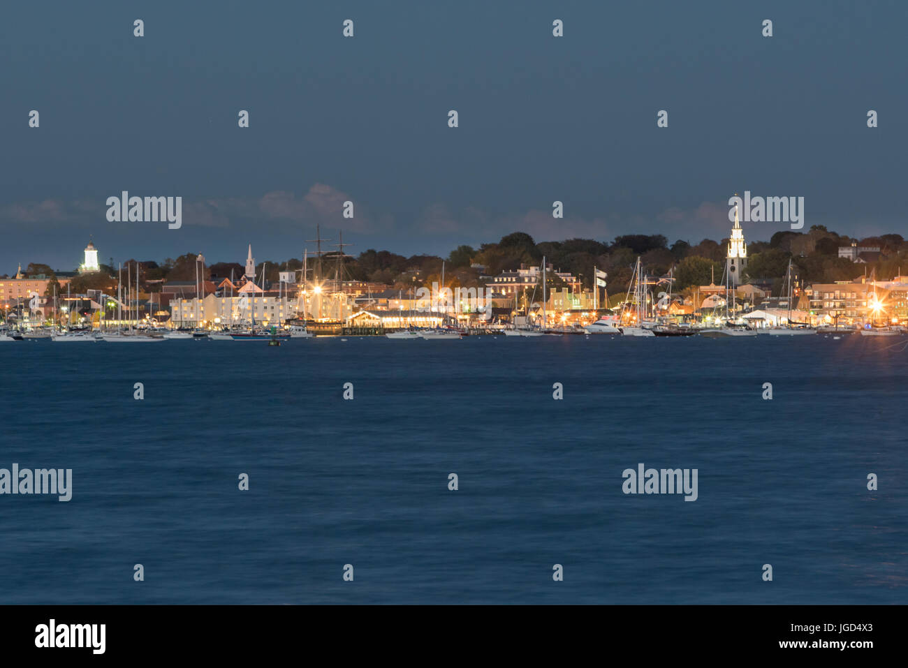 Newport Rhode Island Skyline et marina au crépuscule Banque D'Images