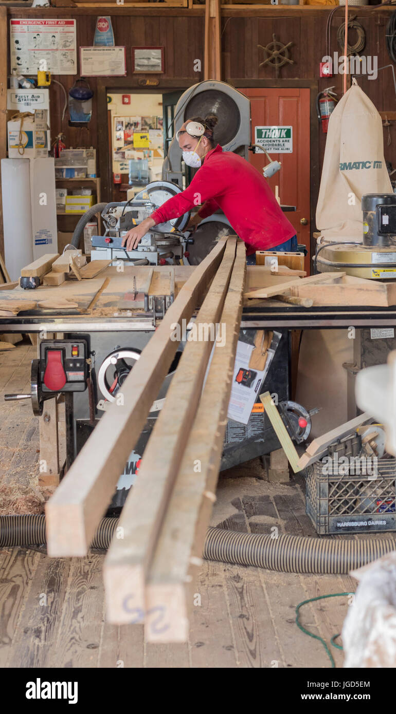 Saint Michaels, Maryland - le chantier de travail au Musée maritime de la baie de Chesapeake. Le musée comprend un chantier naval, un phare 1879, et e Banque D'Images