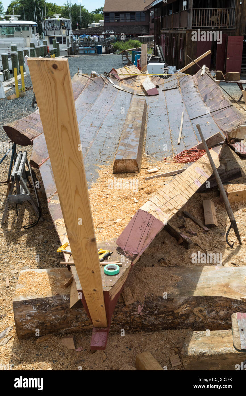 Saint Michaels, Maryland - une nouvelle coque est créé dans le cadre de la restauration de l'Edna E. Lockwood au Chesapeake Bay Maritime Museum. L'Edna est un Banque D'Images