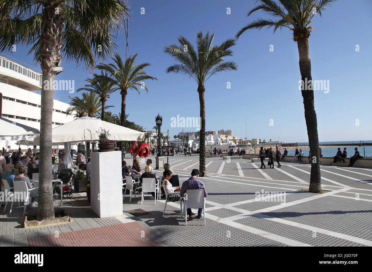 Cadix et cafés côté rue.Andalousie Espagne. Banque D'Images