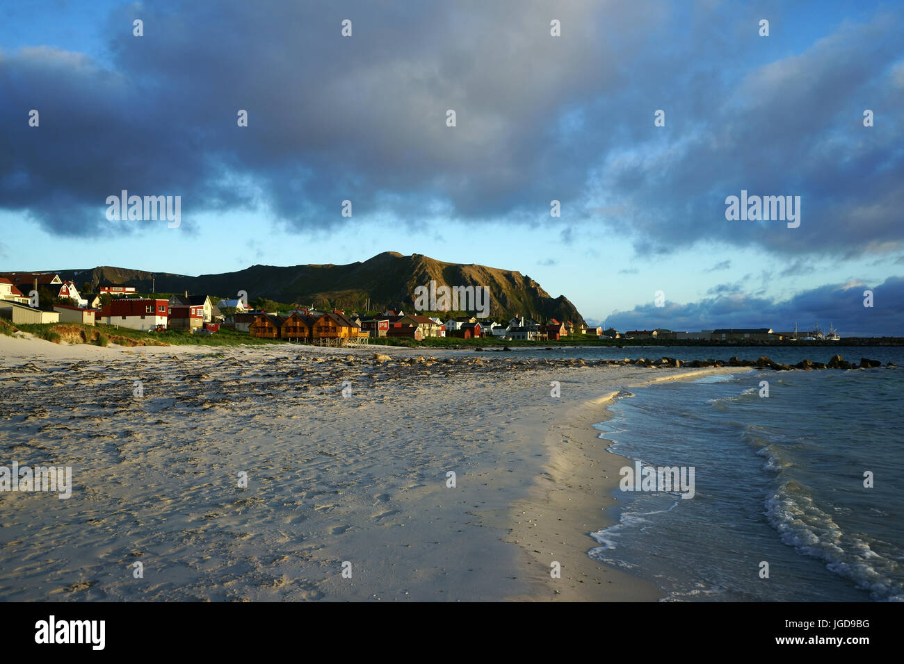 Bleik, plage de sable fin de la ville, l'été, l'île de minuit Andoya, Vesteralen, Norvège Banque D'Images