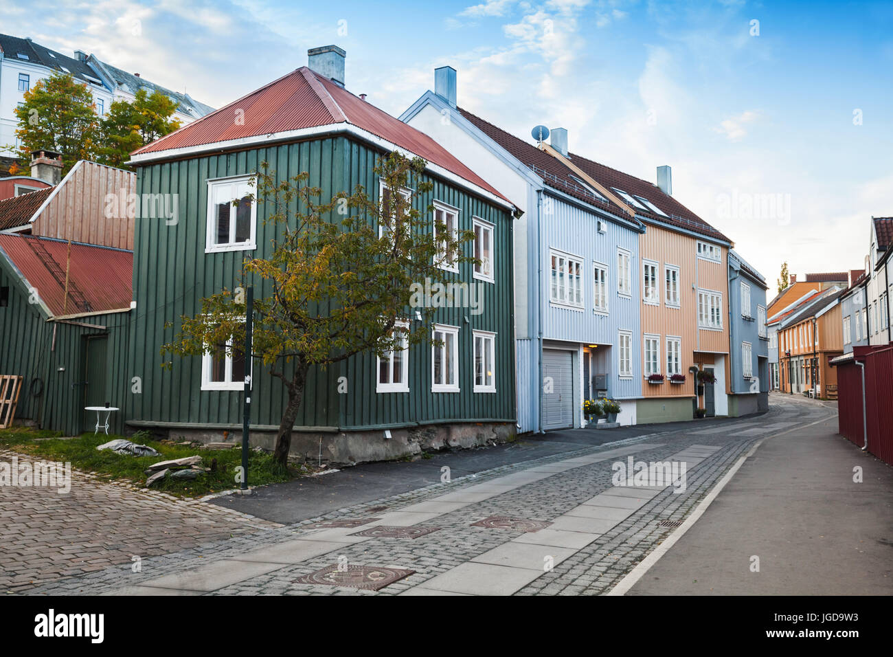 Maisons en bois scandinave traditionnel vivant le long de old stand street à Trondheim, Norvège Banque D'Images
