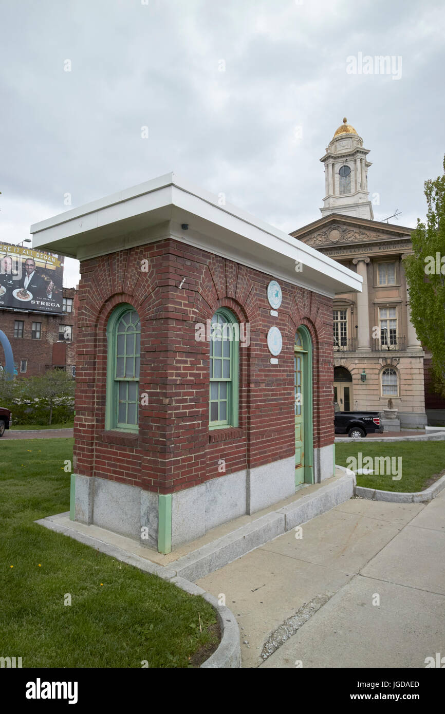 Vieux Massachusetts Turnpike authority tolbooth à l'extérieur du tunnel de circulation de l'administration ancienne station de police de Boston USA numéro un Banque D'Images