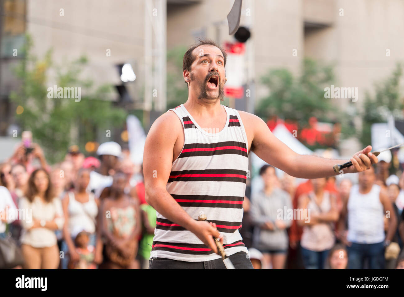 Montréal, le 2 juillet 2017 : Le couteau au jongleur festival de Jazz de Montréal Banque D'Images