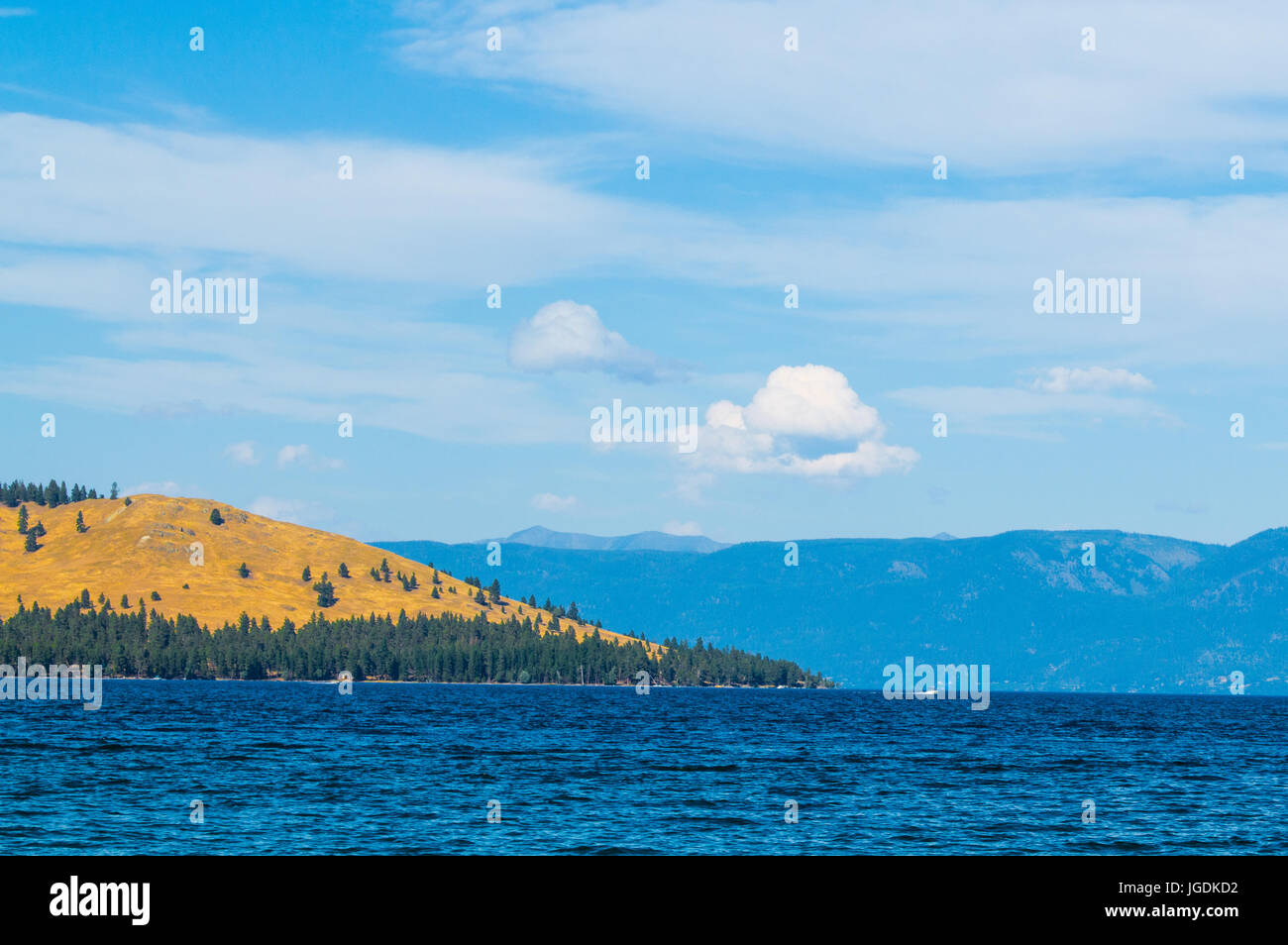 Le Lac Flathead avec rivage dans le Montana Banque D'Images