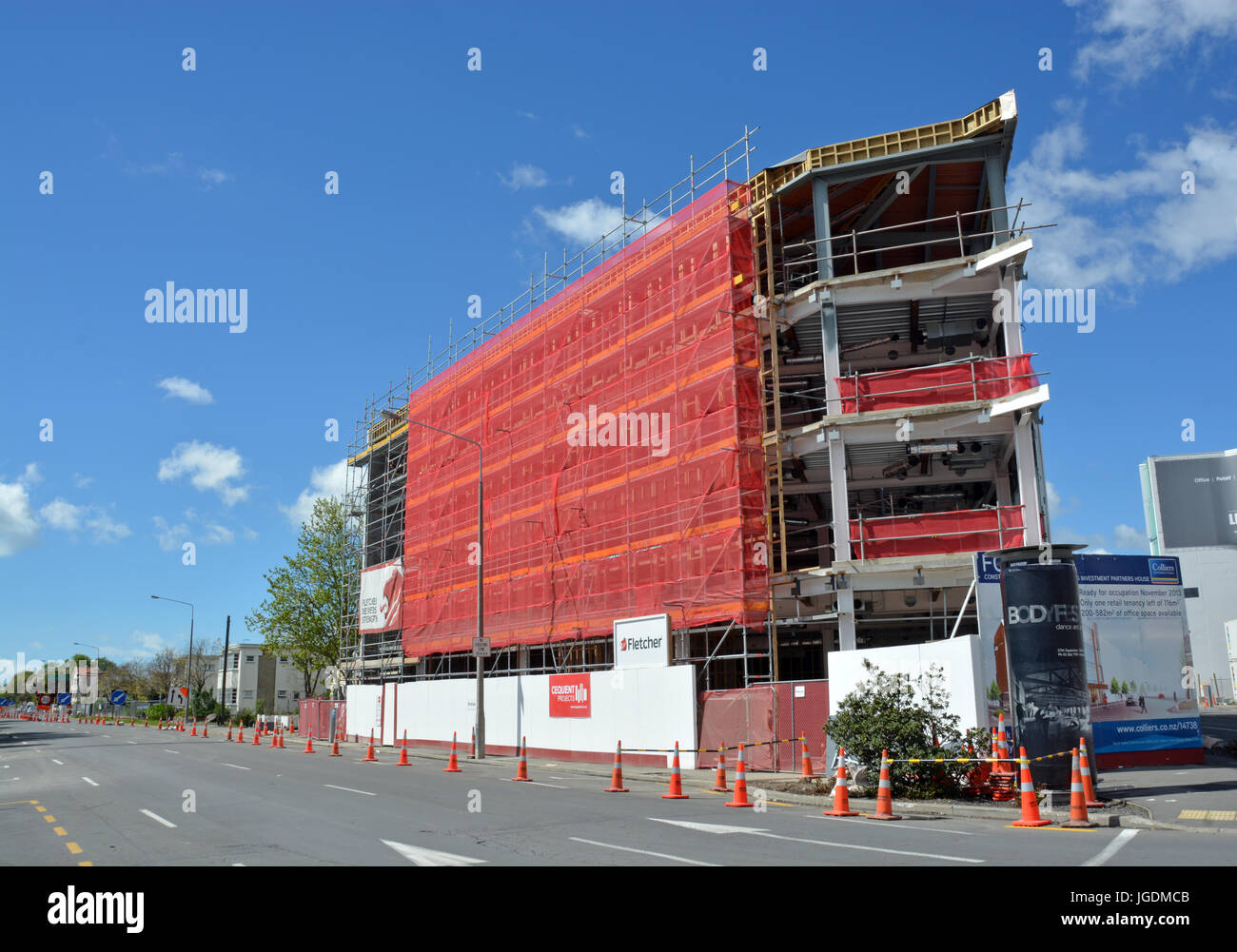 Christchurch, Nouvelle-Zélande - 12 octobre 2013 : Nouveau bloc de bureaux en construction à l'angle des rues Victoria et Salisbury - l'un de la ville un Banque D'Images