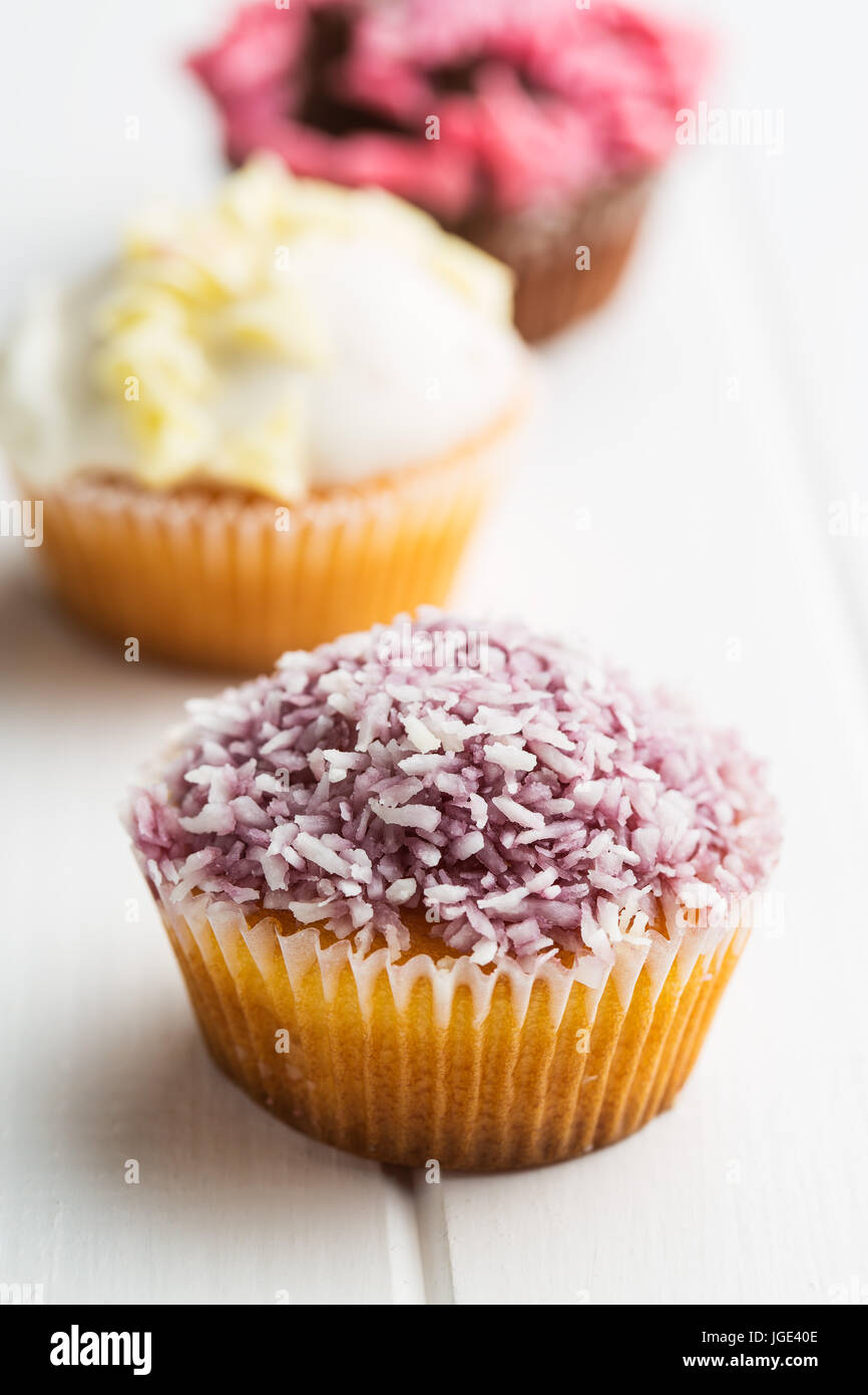 Sweet cupcakes savoureux sur la table de cuisine. Banque D'Images