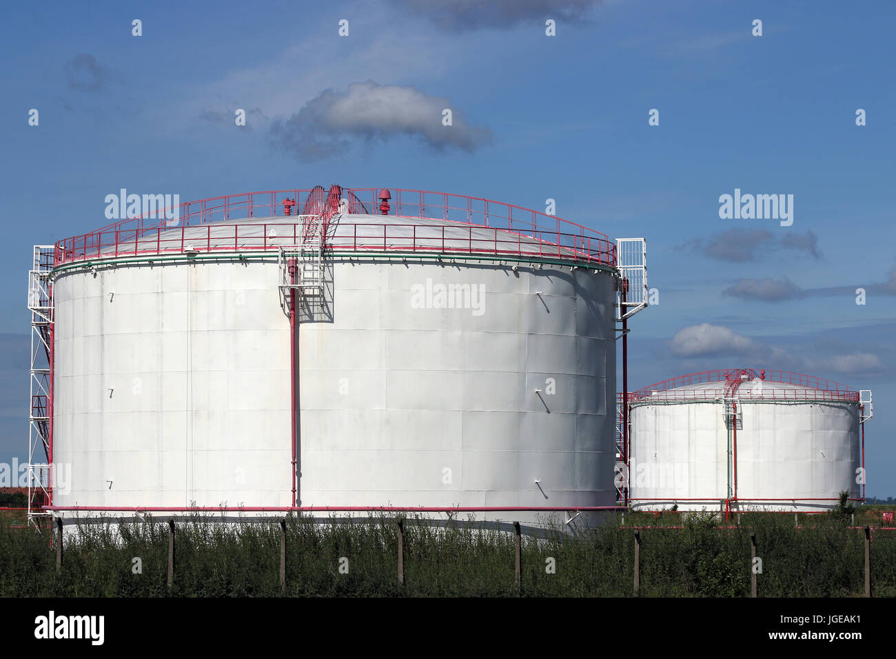 Les réservoirs d'huile raffinerie zone industrie Banque D'Images