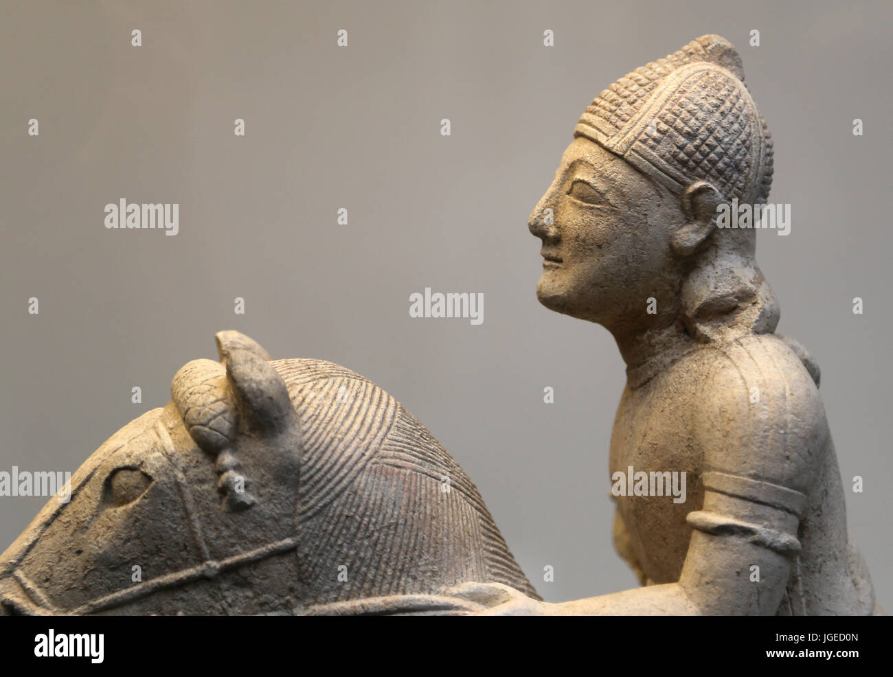 Statuette en pierre calcaire d'un cavalier avec un Cypro-Syllabic incese signe. La culture Cypro-Archaic II. 590-540 BC. British Museum. Londres. UK. Banque D'Images