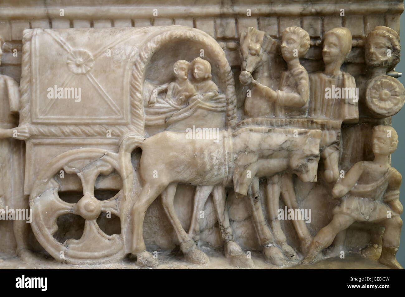 L urne Cin raire Couple Riding Dans Un Chariot Couvert carpentum Sur l-urne-cin-raire-couple-riding-dans-un-chariot-couvert-carpentum-sur