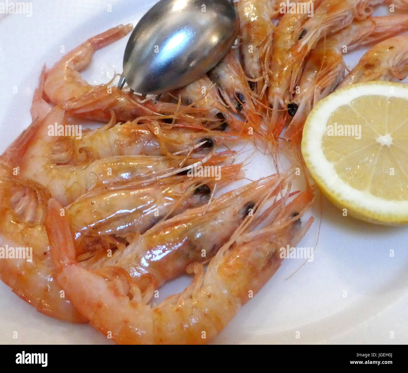 Shrimpo grillé avec citron, Donostia, San Sebastian, Pays Basque, Espagne Banque D'Images
