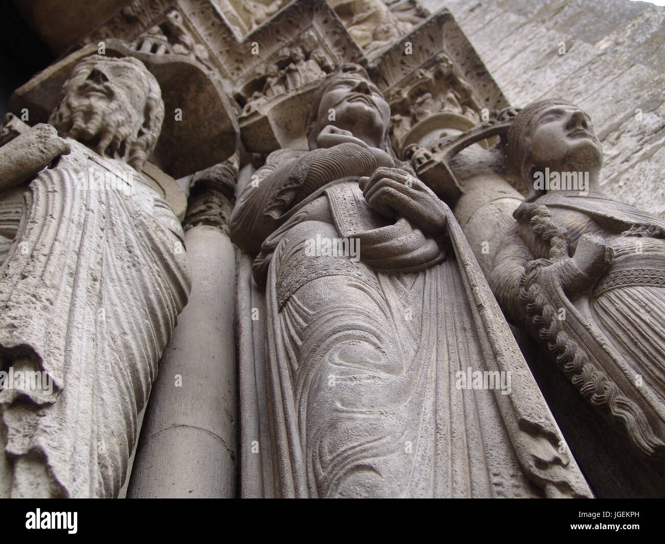 La cathédrale de Chartres France - DÉTAILS STATUES PORCHE PRINCIPAL - Gothique - Cathédrale gothique - NOTRE-DAME DE CHARTRES - PATRIMOINE DE L'UNESCO © Frédéric Beaumont Banque D'Images
