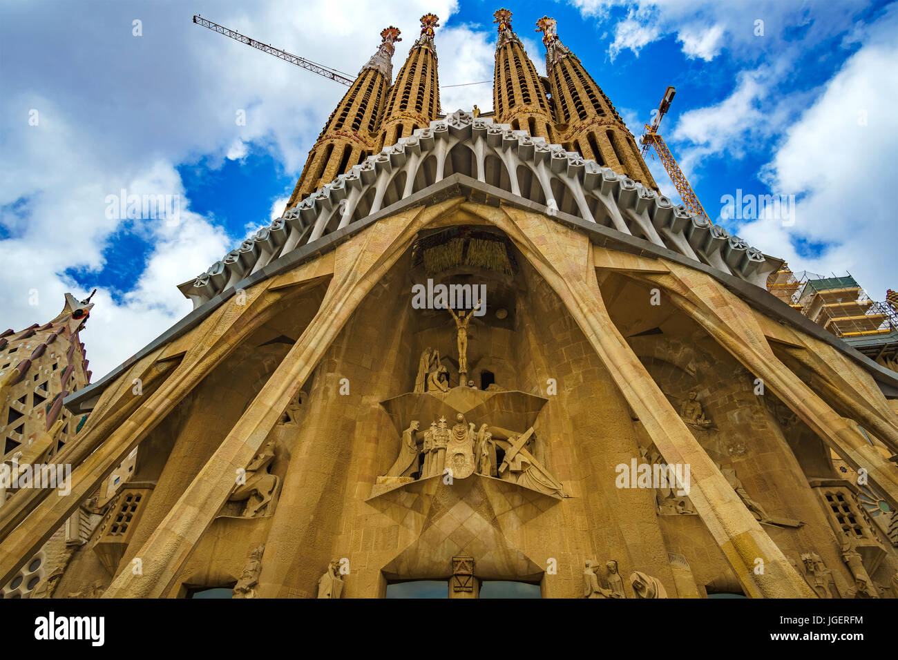 La basilique Sagrada Família (église de la Sainte Famille) est une