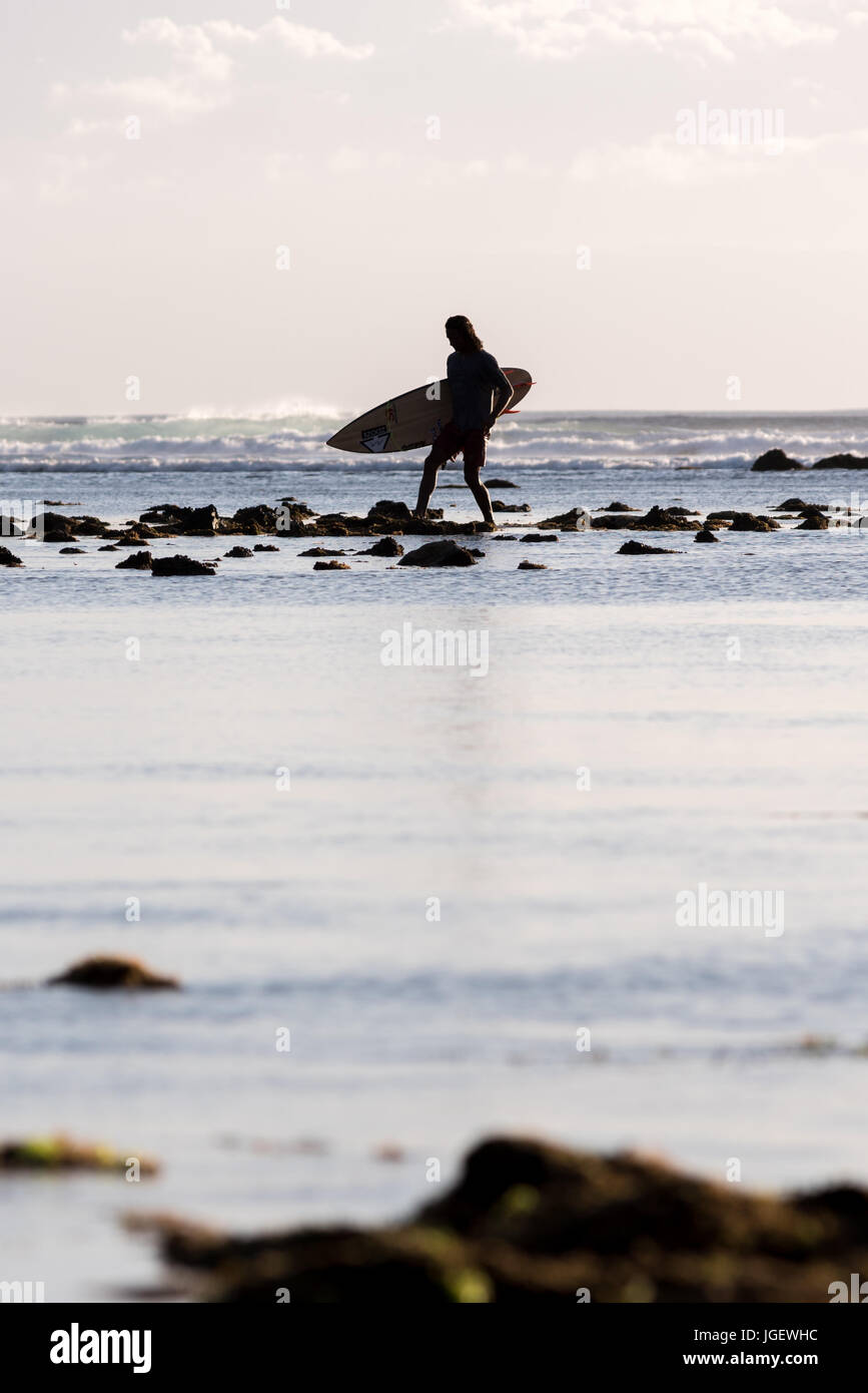 7 juin 2017 ; Point de désert, Lombok, Indonésie. ; les surfeurs du monde entier profiter de la houle des vagues extrêmes du tube à ce monde à distance surf classe s Banque D'Images