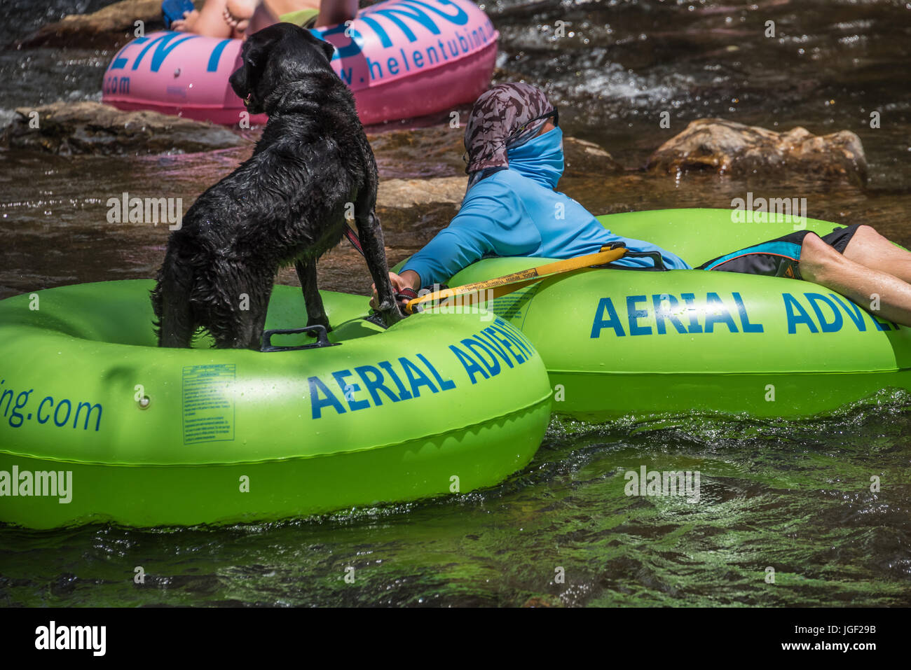 Le flexible à la rivière Chattahoochee à Helen, la Géorgie. Banque D'Images
