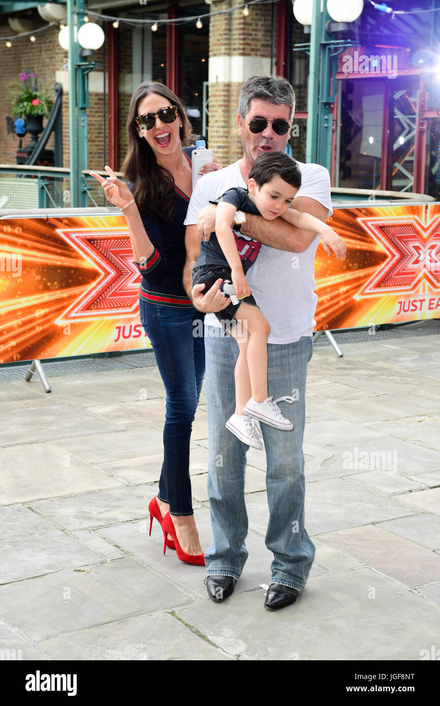 Simon Cowell avec Lauren Silverman et son fils Eric Cowell X Factor à filmer à quai du tabac, Wapping Lane, London. Banque D'Images