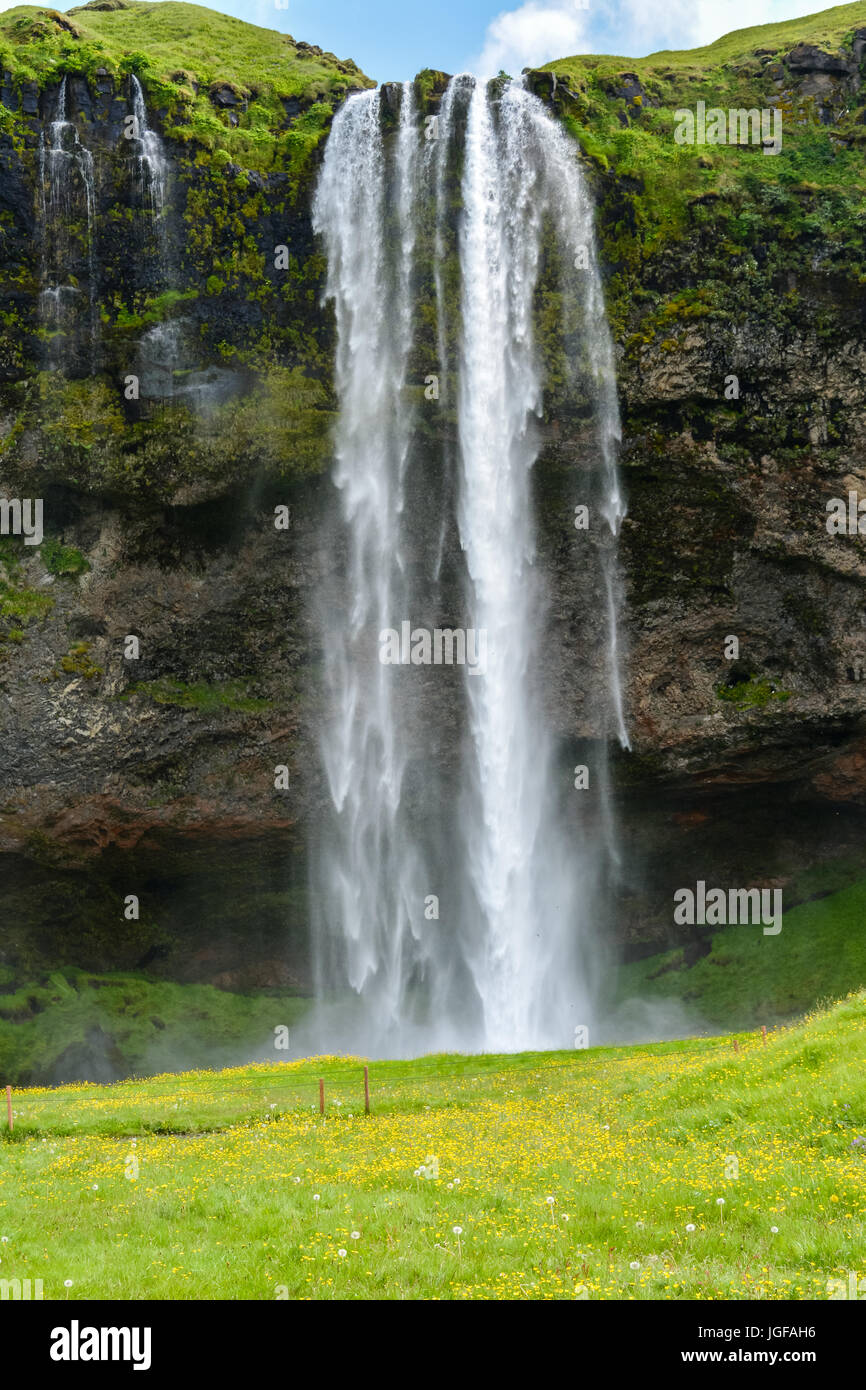 Cascade de Seljalandsfoss désertes, Islande - vue avant Banque D'Images