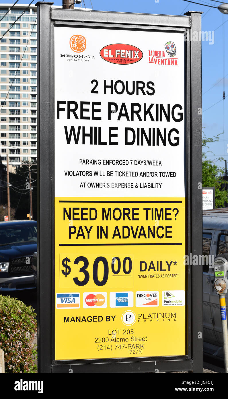 El fenix Restaurant parking en centre-ville de Dallas Banque D'Images