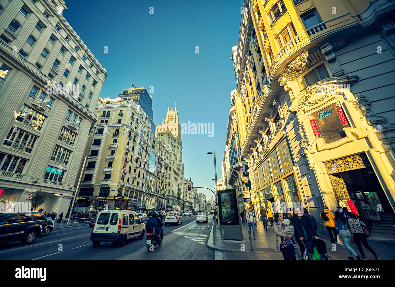 La rue Gran Via à l'heure magique. Madrid, Espagne. Banque D'Images