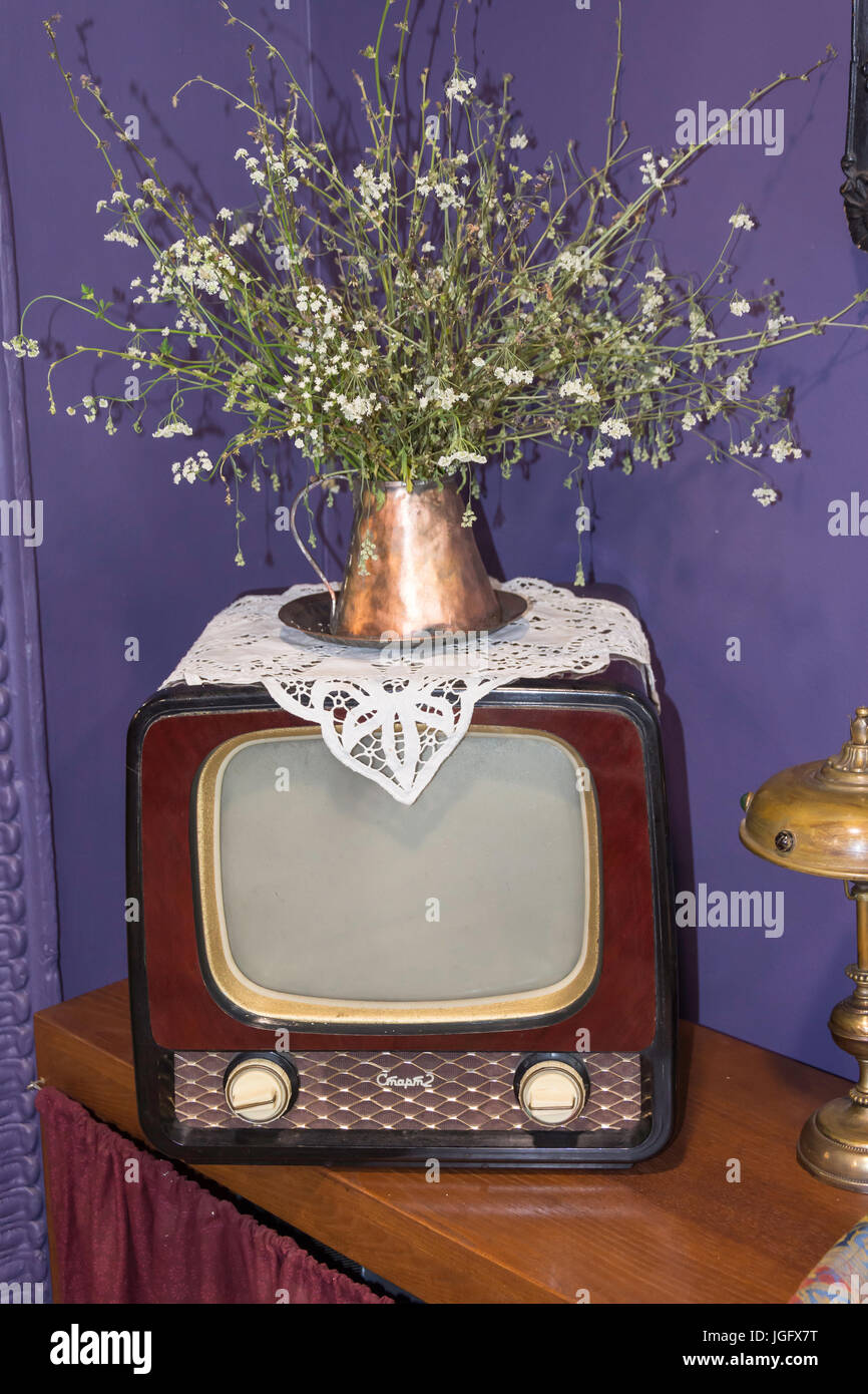 Retro 1950 Télévision dans city cafe, Kutaisi, Imereti Province (Mkhare), Géorgie Banque D'Images Retro 1950 Télévision dans city cafe, Kutaisi, Imereti Province (Mkhare), Géorgie Banque D'Images