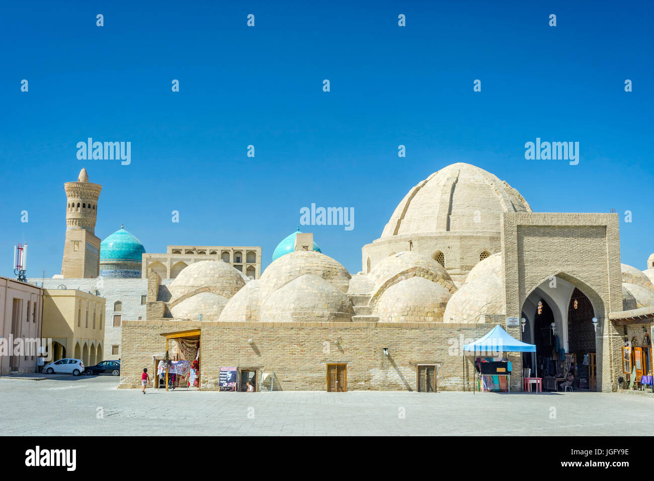 Boukhara, Ouzbékistan - 4 SEPTEMBRE : Vue de dômes de bazar sur Zargaronn Taqi Boukhara journée ensoleillée. Septembre 2016 Banque D'Images