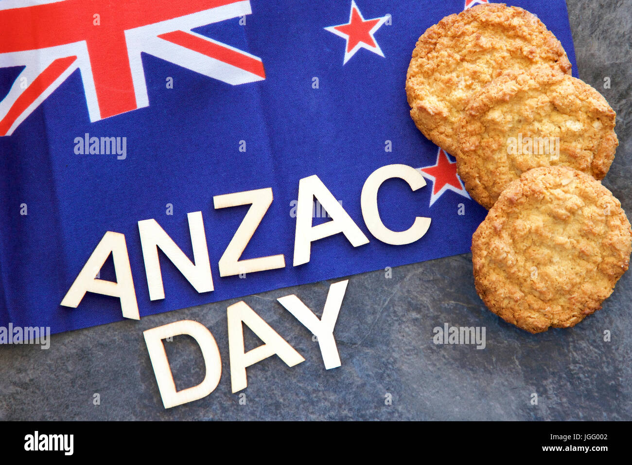 L'Anzac Day avec drapeau de la Nouvelle-Zélande et des biscuits. Banque D'Images