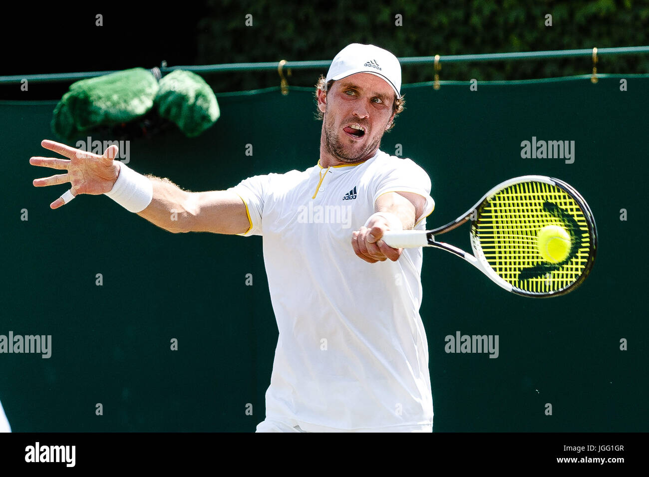 Londres, Royaume-Uni. 6 juillet, 2017. Le joueur de tennis allemand Mischa Zverev en action au cours de la Tennis de Wimbledon 2017 au All England Lawn Tennis et croquet Club à Londres. Crédit : Frank Molter/Alamy Live News Banque D'Images