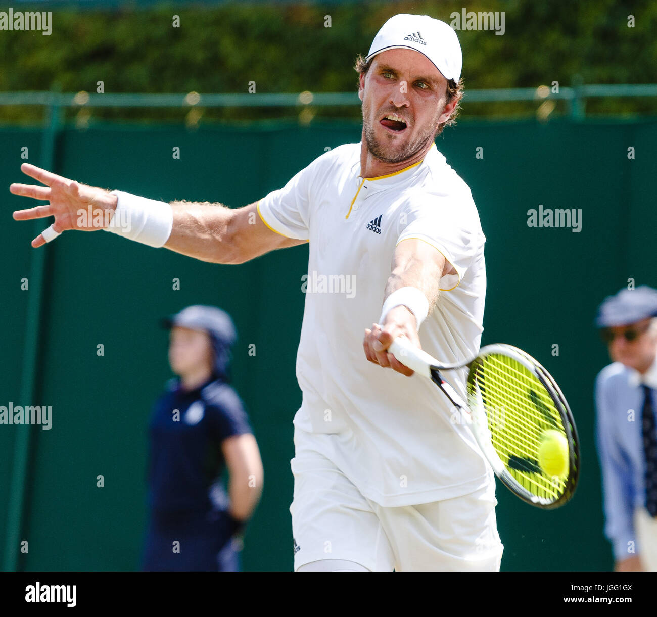 Londres, Royaume-Uni. 6 juillet, 2017. Le joueur de tennis allemand Mischa Zverev en action au cours de la Tennis de Wimbledon 2017 au All England Lawn Tennis et croquet Club à Londres. Crédit : Frank Molter/Alamy Live News Banque D'Images