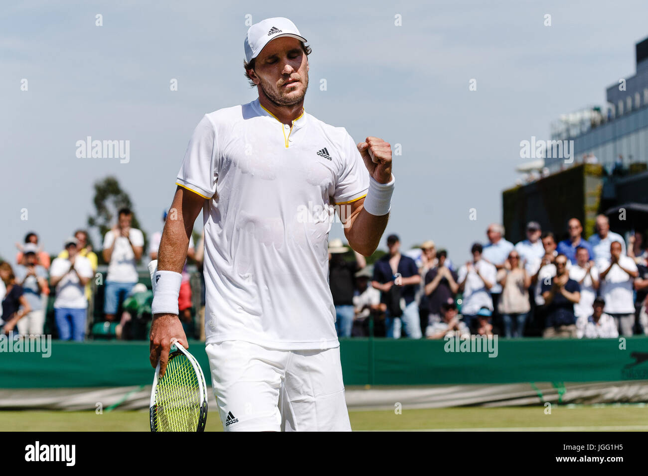 Londres, Royaume-Uni. 6 juillet, 2017. Le joueur de tennis allemand Mischa Zverev en action au cours de la Tennis de Wimbledon 2017 au All England Lawn Tennis et croquet Club à Londres. Crédit : Frank Molter/Alamy Live News Banque D'Images