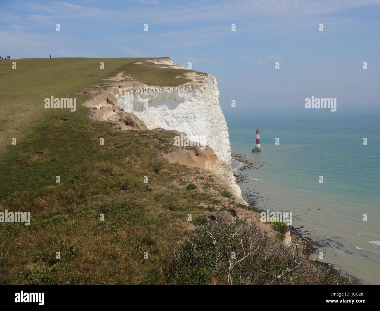 South Downs, Eastbourne, East Sussex, Royaume-Uni. 6 juillet 2017. Un après-midi ensoleillé et chaud le long des falaises de craie, blanc immaculé en raison de l'érosion continue. Banque D'Images