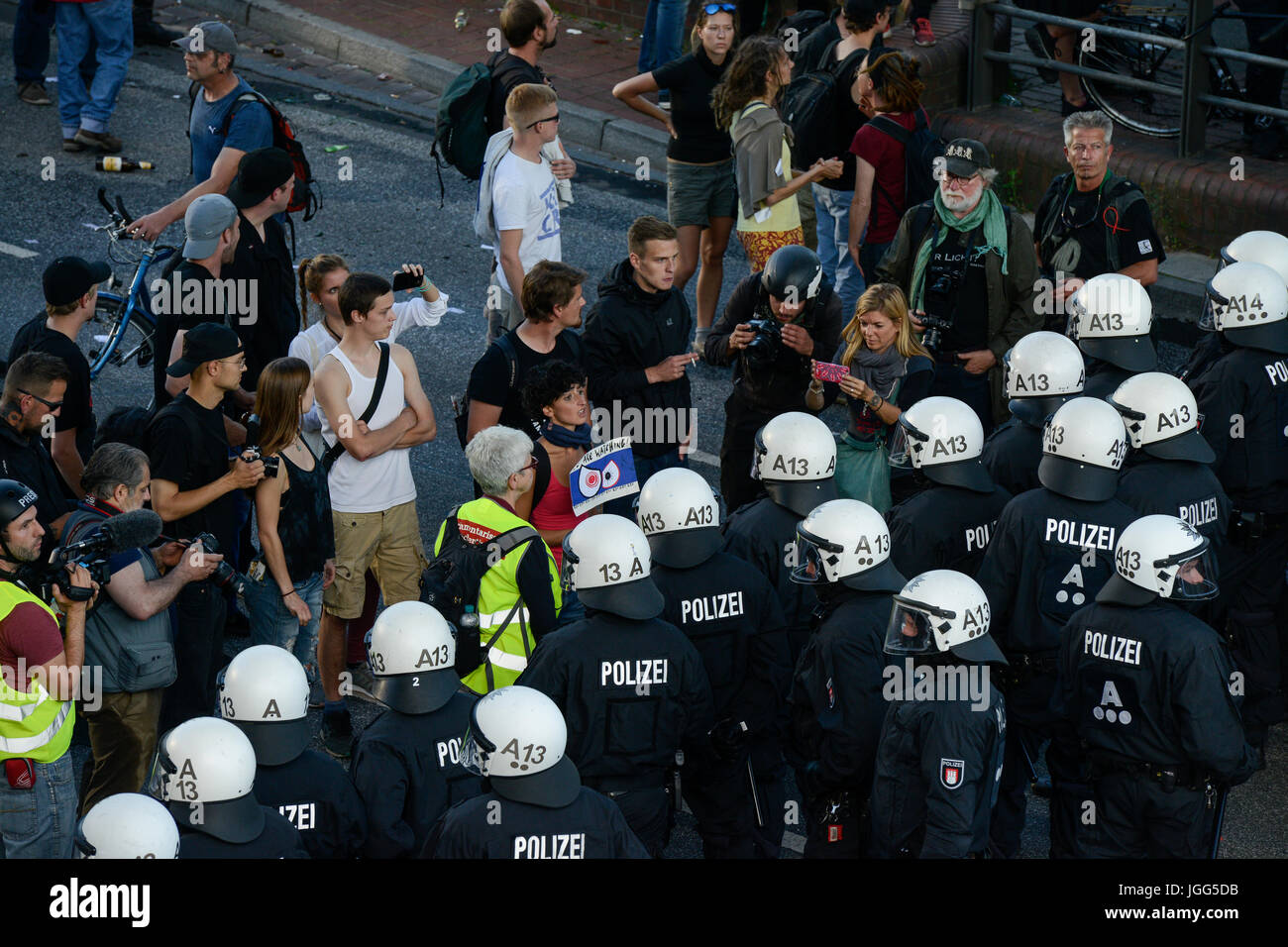 Hambourg, Allemagne. 6 juillet, 2017. Allemagne, Hambourg, protestation 'G-20 Bienvenue en enfer' contre sommet du G-20 en juillet 2017 Crédit : Joerg Boethling/Alamy Live News Banque D'Images