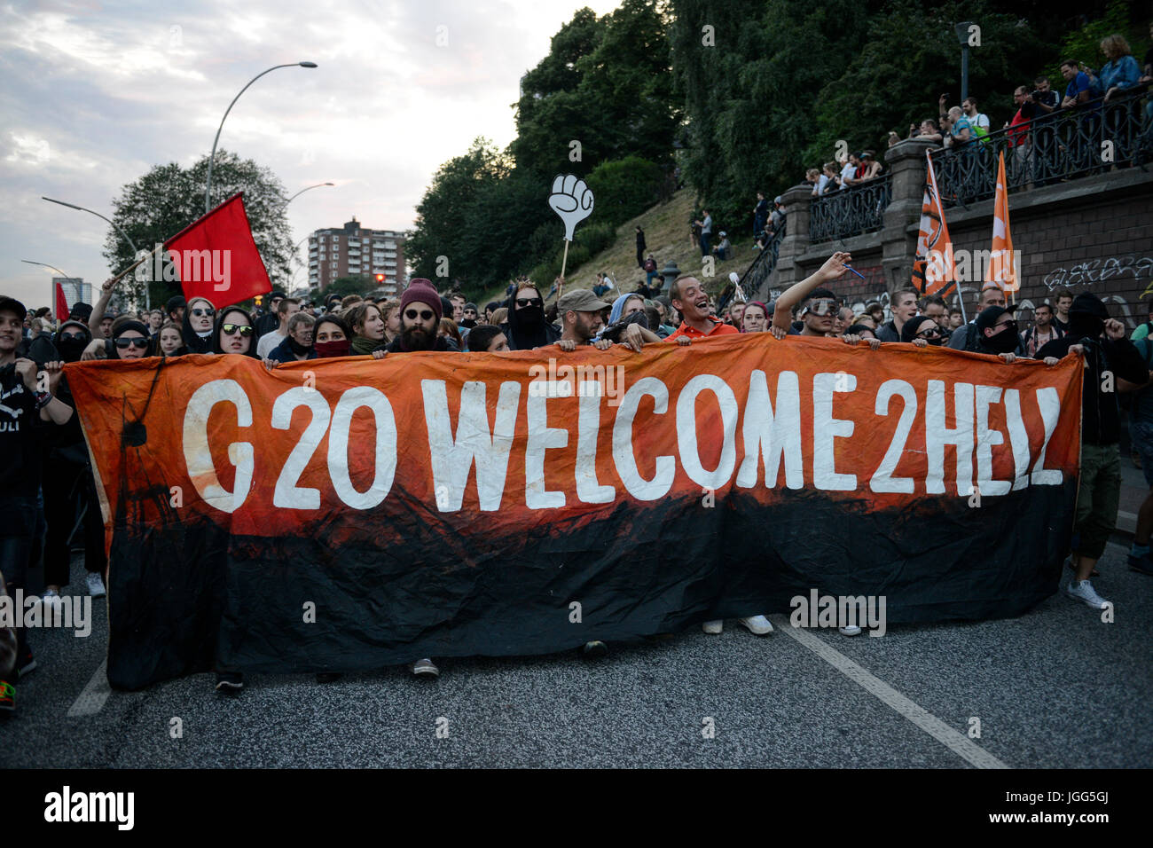 Hambourg, Allemagne. 6 juillet, 2017. Allemagne, Hambourg, protestation 'Welcome to hell' contre sommet du G-20 en juillet 2017, le bloc noir et autonome de groupes radicaux Crédit : Joerg Boethling/Alamy Live News Banque D'Images