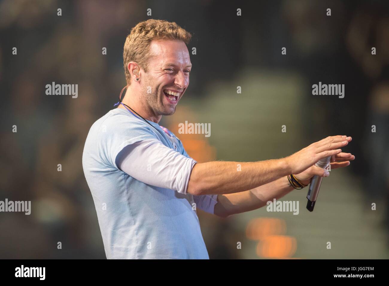 Hambourg, Allemagne. 6 juillet, 2017. Chris Martin joue avec Herbert Groenemeyer au Festival citoyen 2017 à Barclaycard Arena de Hambourg, Allemagne. Dpa : Crédit photo alliance/Alamy Live News Banque D'Images