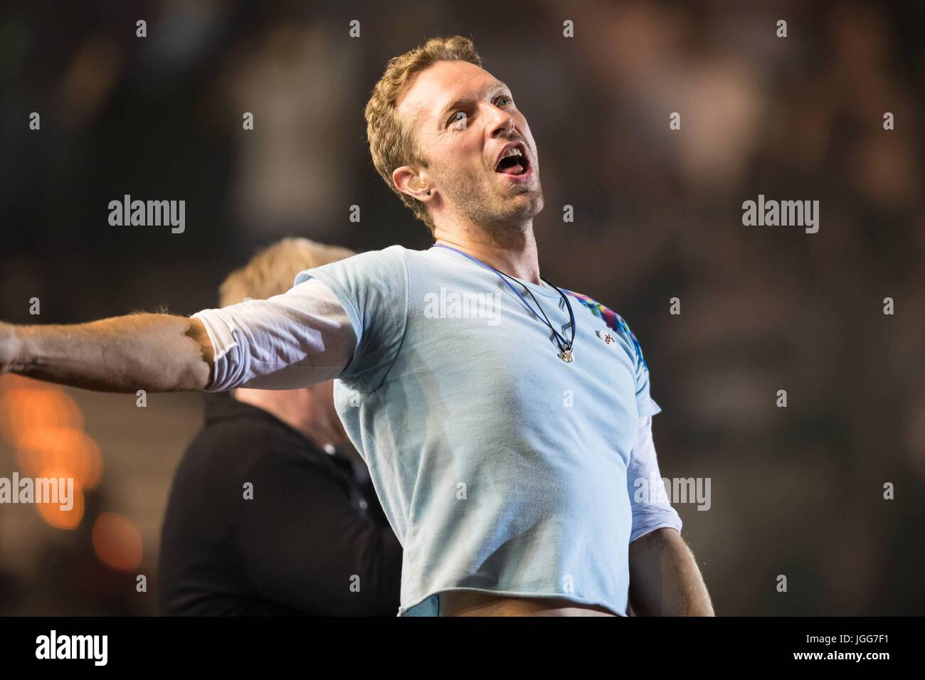 Hambourg, Allemagne. 6 juillet, 2017. Chris Martin joue avec Herbert Groenemeyer au Festival citoyen 2017 à Barclaycard Arena de Hambourg, Allemagne. Dpa : Crédit photo alliance/Alamy Live News Banque D'Images