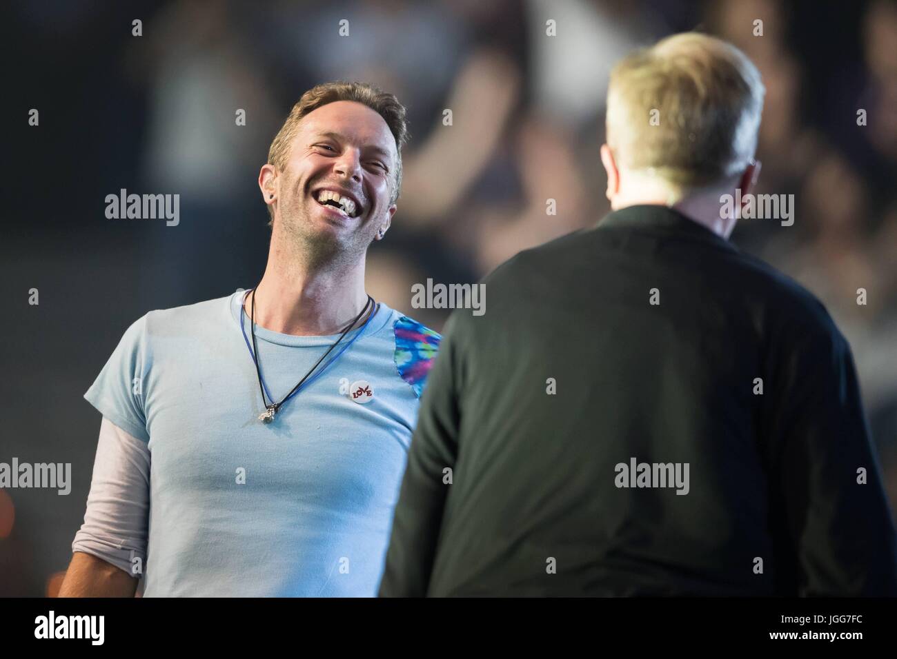 Hambourg, Allemagne. 6 juillet, 2017. Chris Martin joue avec Herbert Groenemeyer au Festival citoyen 2017 à Barclaycard Arena de Hambourg, Allemagne. Dpa : Crédit photo alliance/Alamy Live News Banque D'Images